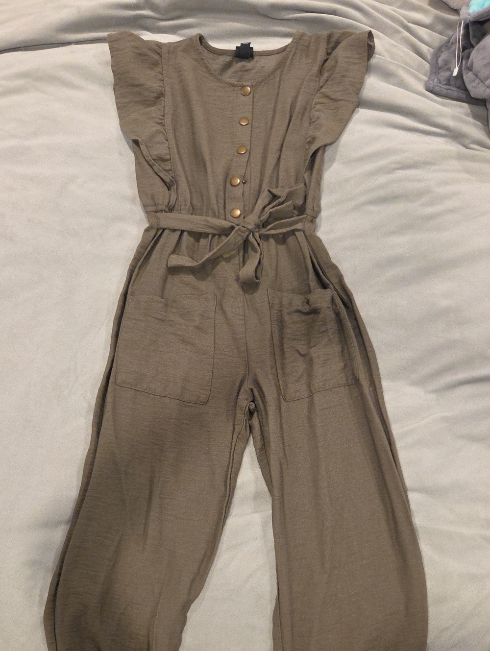 Target Kids Size (7/8) Woven Ruffle-Sleeve Jumpsuit in Olive